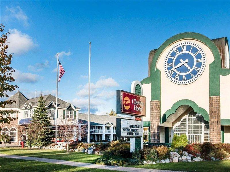 Clarion Hotel Beachfront Mackinaw City Exterior photo