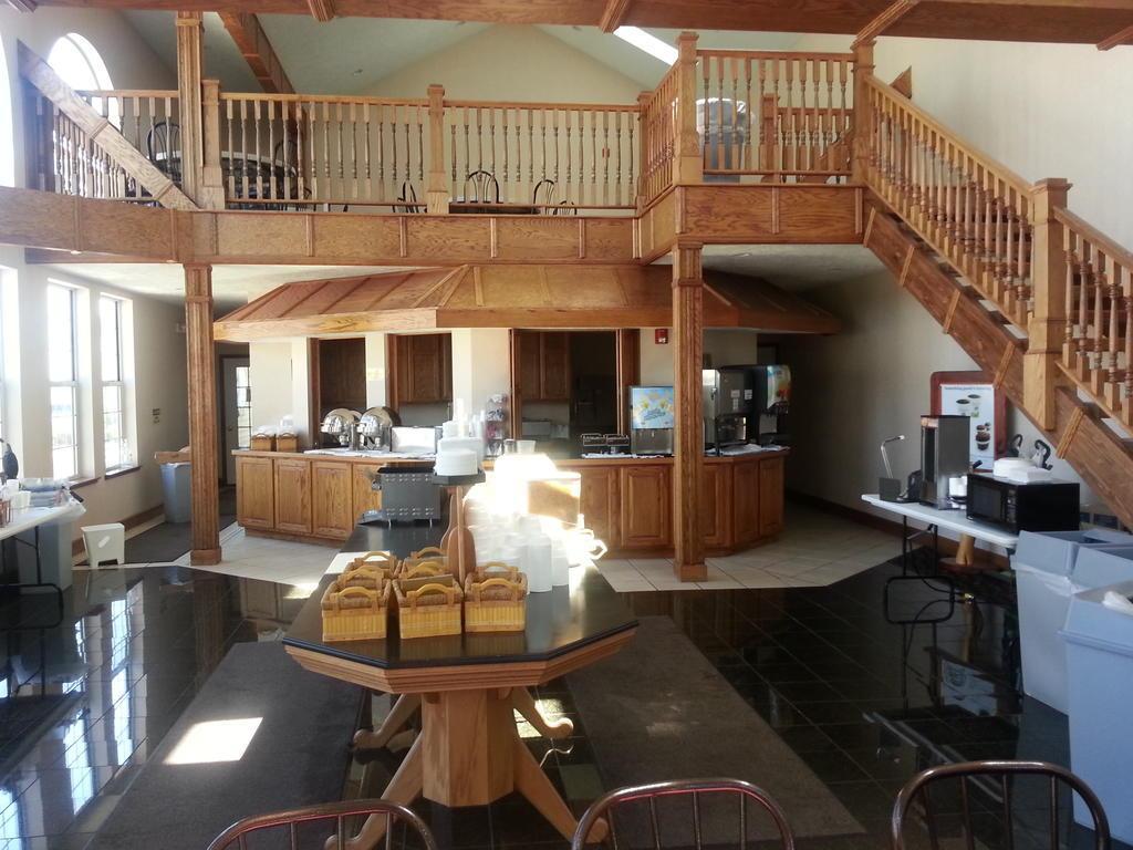Clarion Hotel Beachfront Mackinaw City Exterior photo