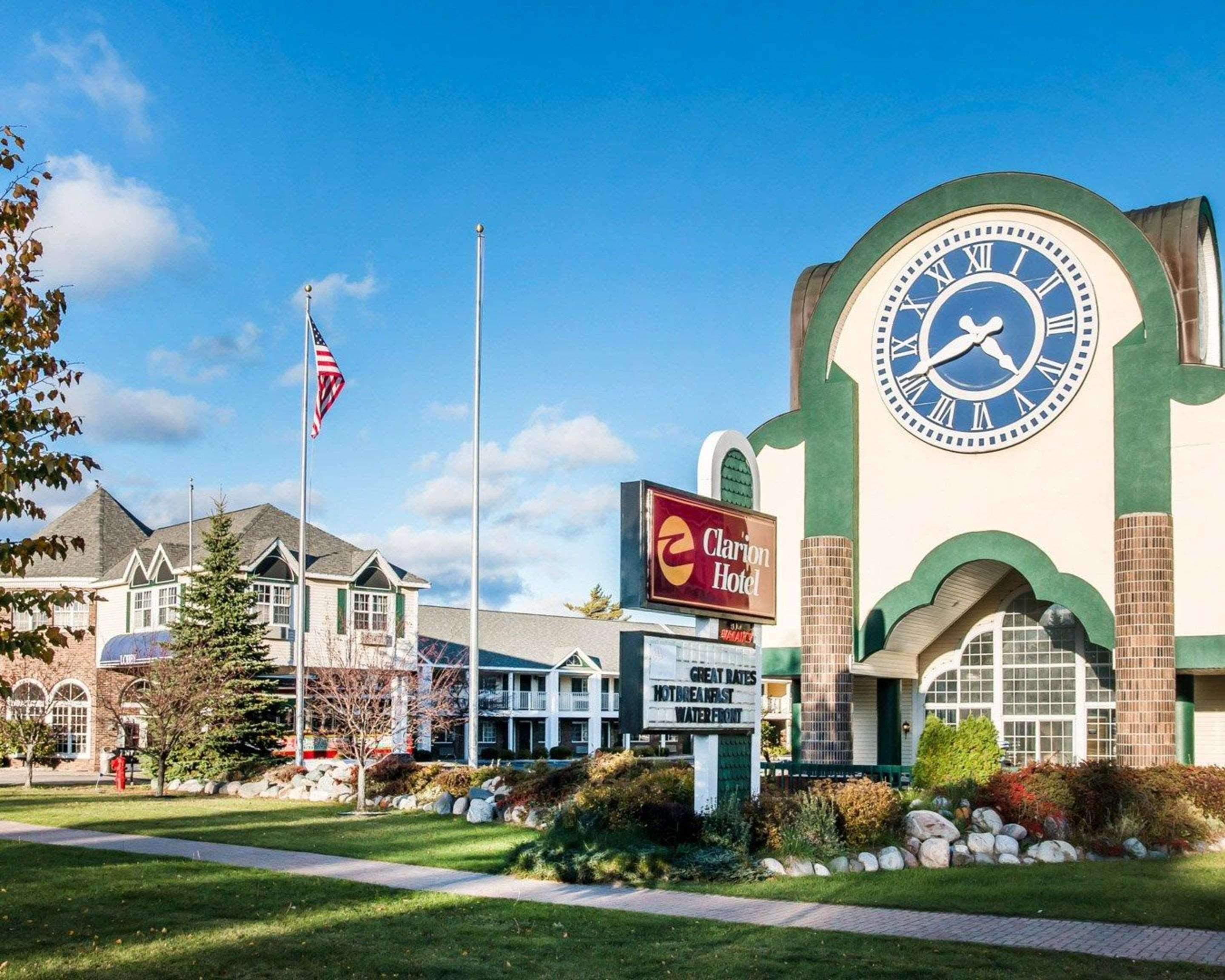 Clarion Hotel Beachfront Mackinaw City Exterior photo