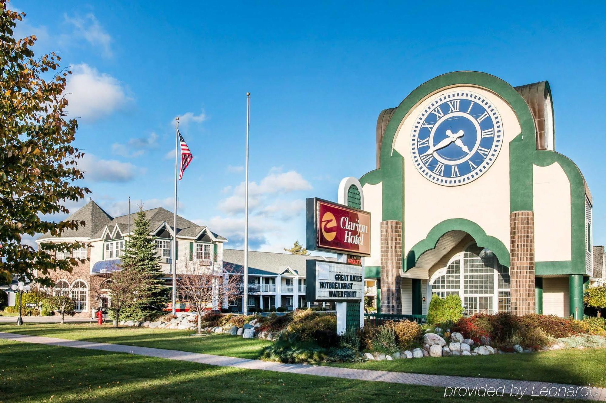 Clarion Hotel Beachfront Mackinaw City Exterior photo