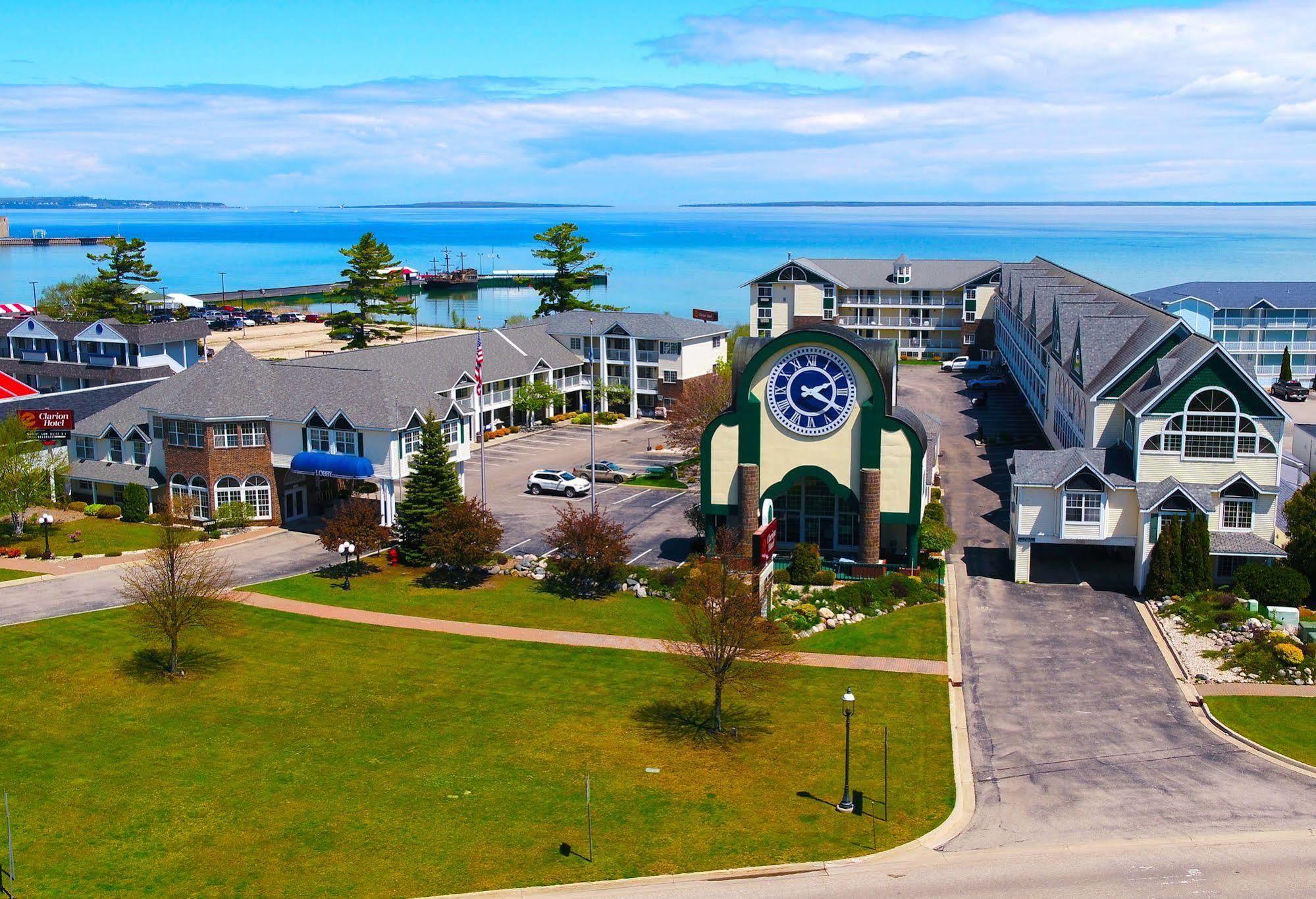 Clarion Hotel Beachfront Mackinaw City Exterior photo